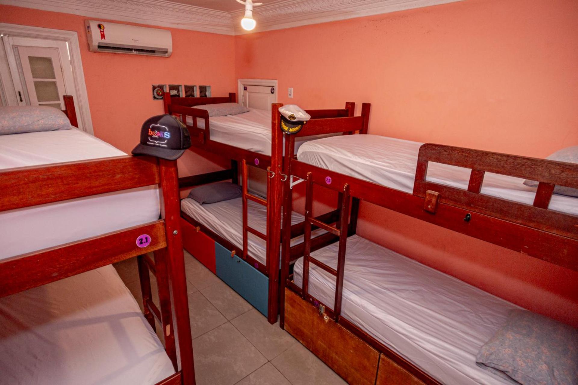 Hostal Books *